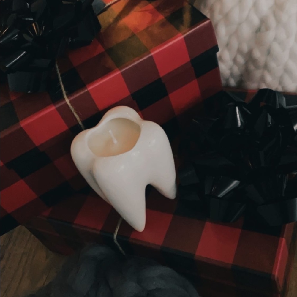 Homemade scented tooth candle